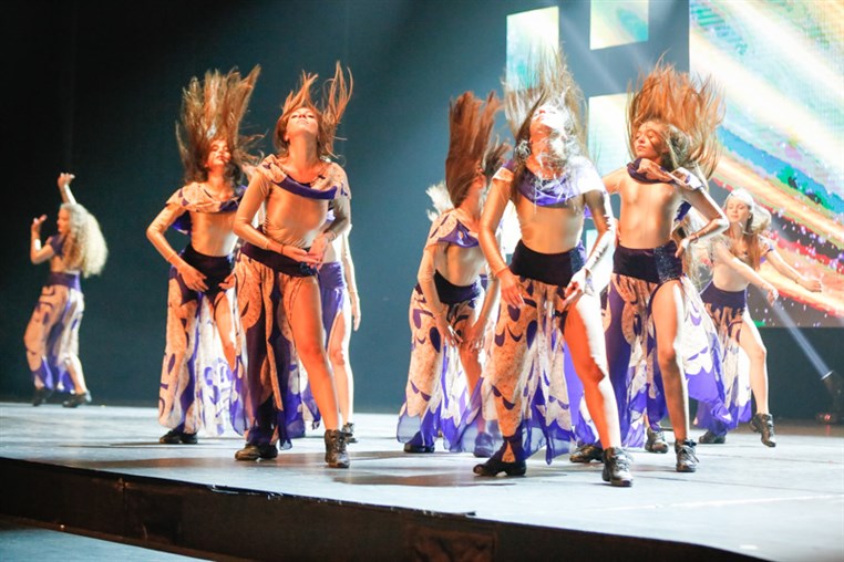 Tribe Dance Hold Your Dream 